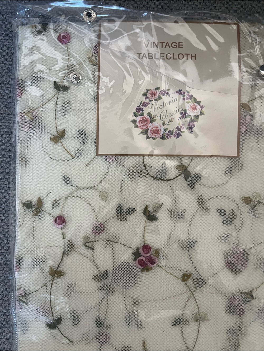 Vintage Rose Tablecloth - Classic Floral Design